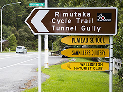 Tunnel Gully sign (heading south)